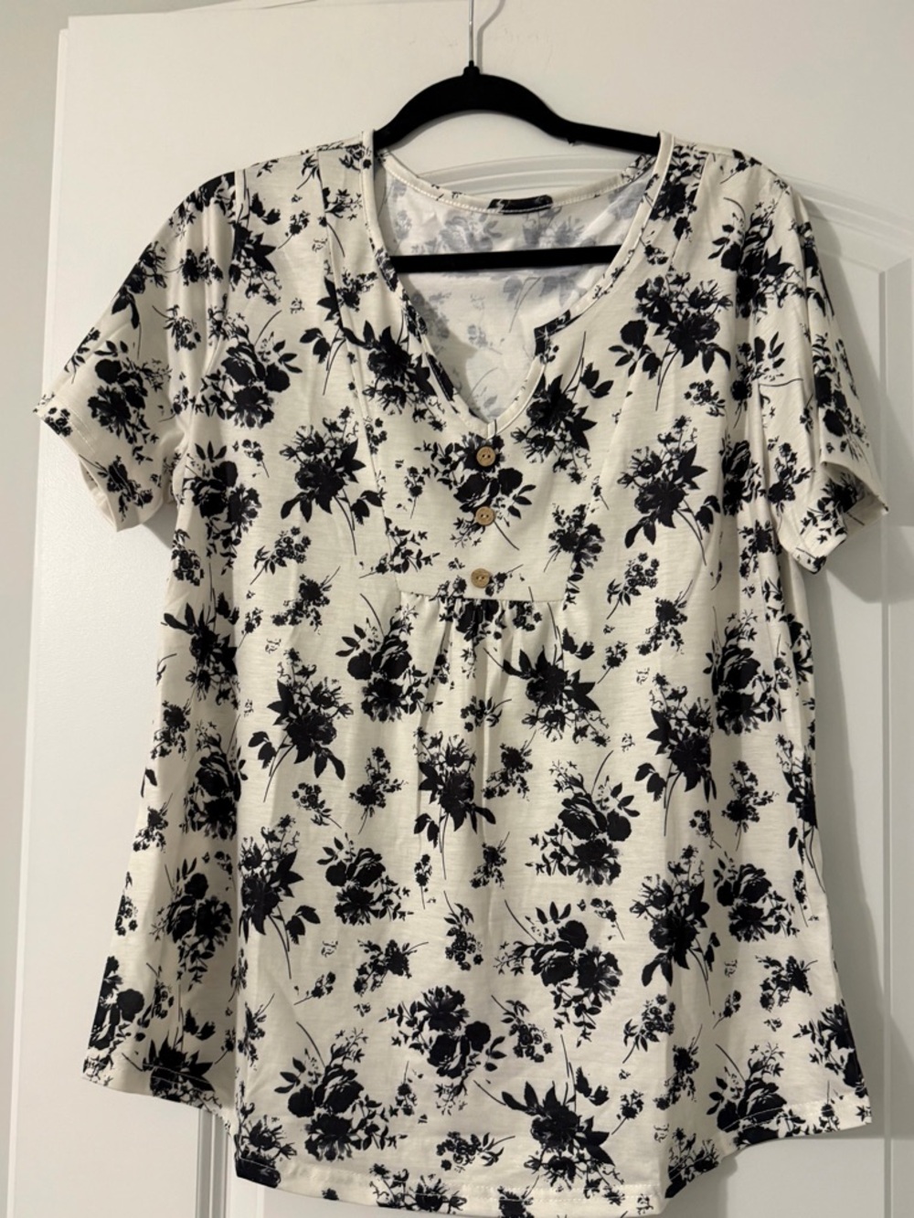 Floral Button-Front V-Neck Women's Top in Cream and Black
